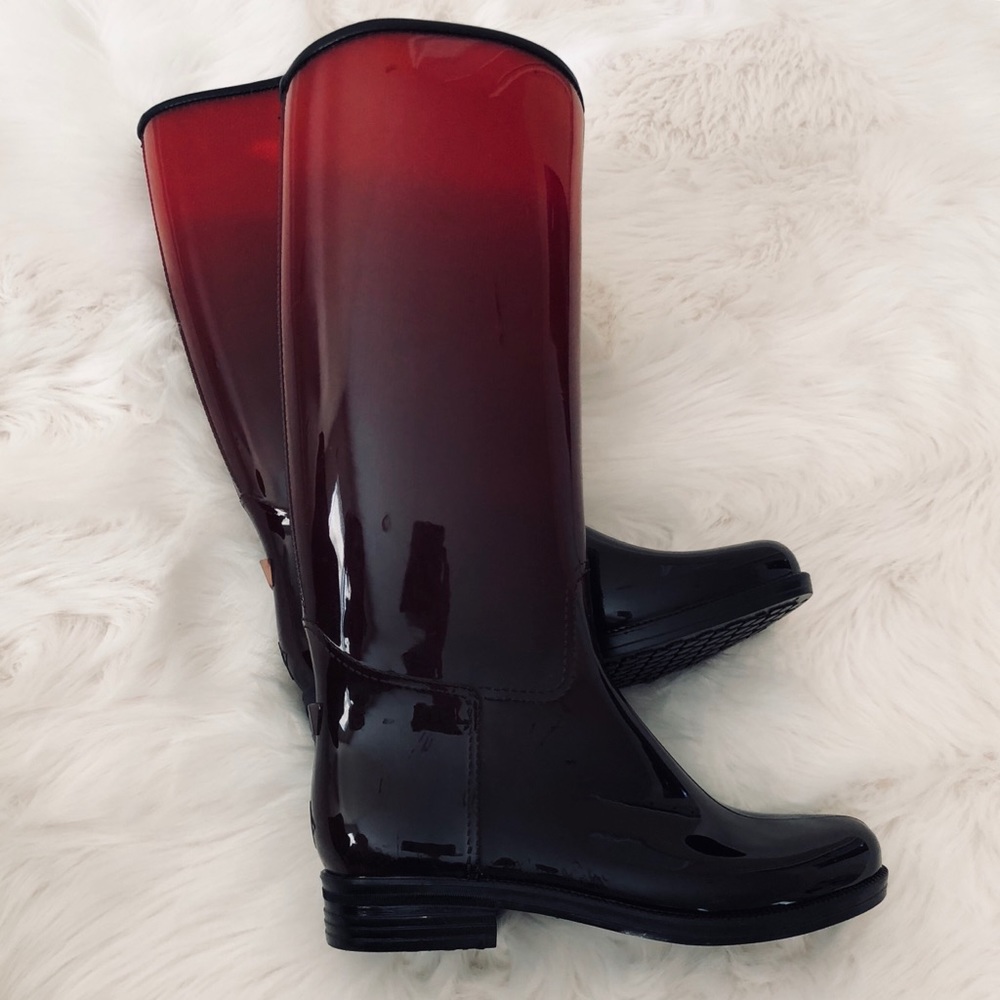 Däv Weatherproof Boots in Red Ombré Size 9